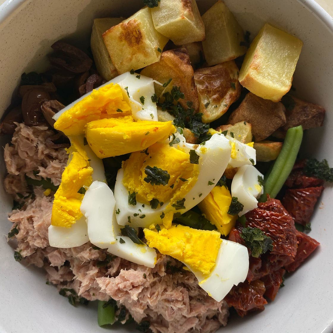 Salad Niçoise (French Salad Recipe with Tuna)