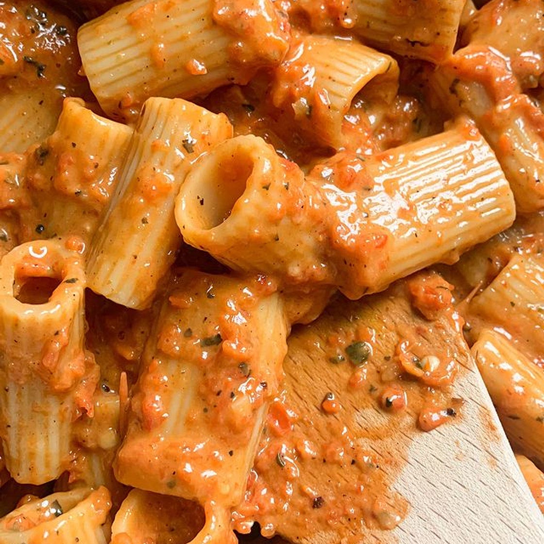 CREAMY VEGAN RED PEPPER PASTA by