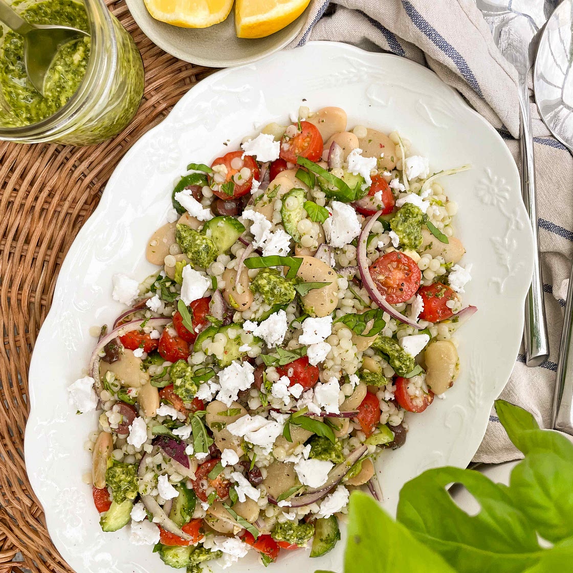 Salade de couscous méditerranéenne au pesto