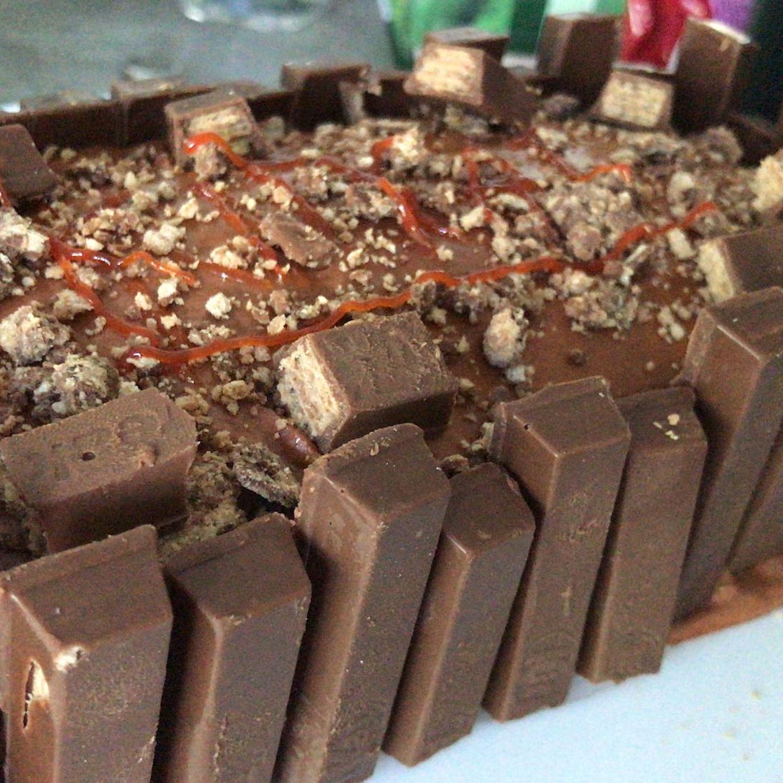 KitKat Cake!