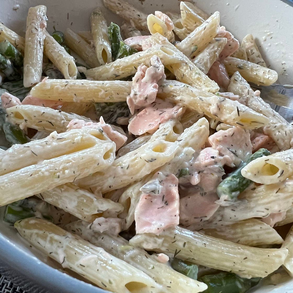 Creamy asparagus salmon pasta