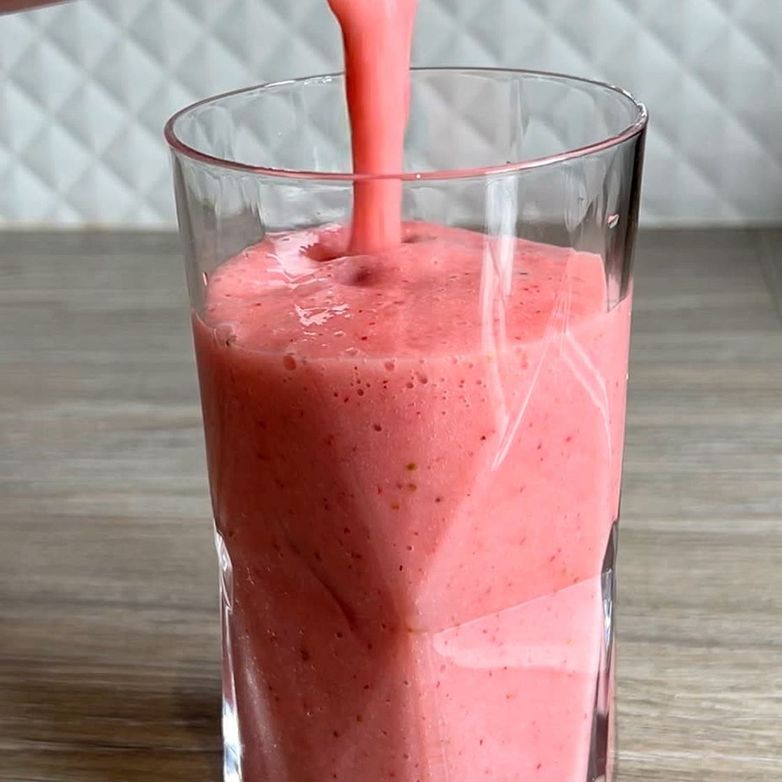 Healthier Strawberry Milkshake