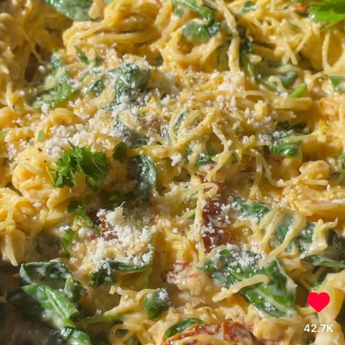 Creamy Garlic & Sundried Tomato Spaghetti Squash