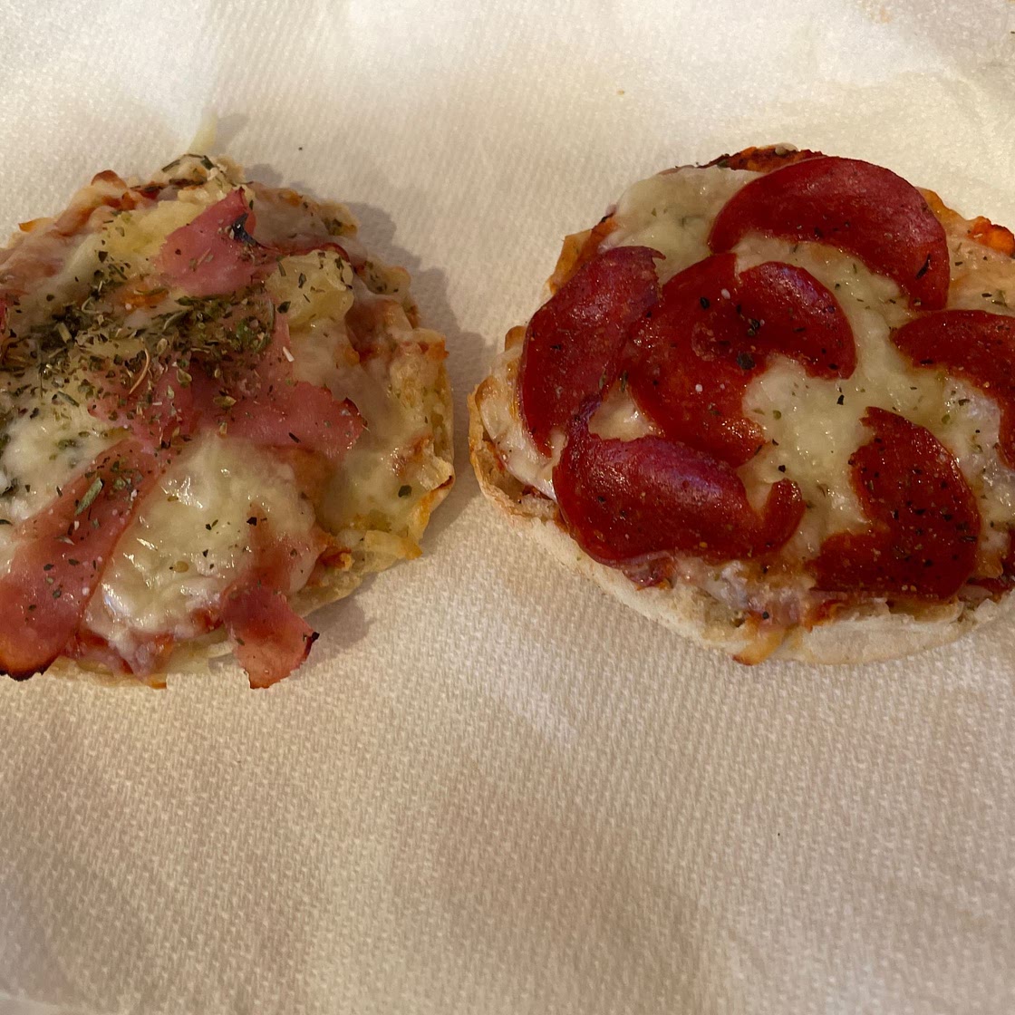 How to Make English Muffin Pizzas