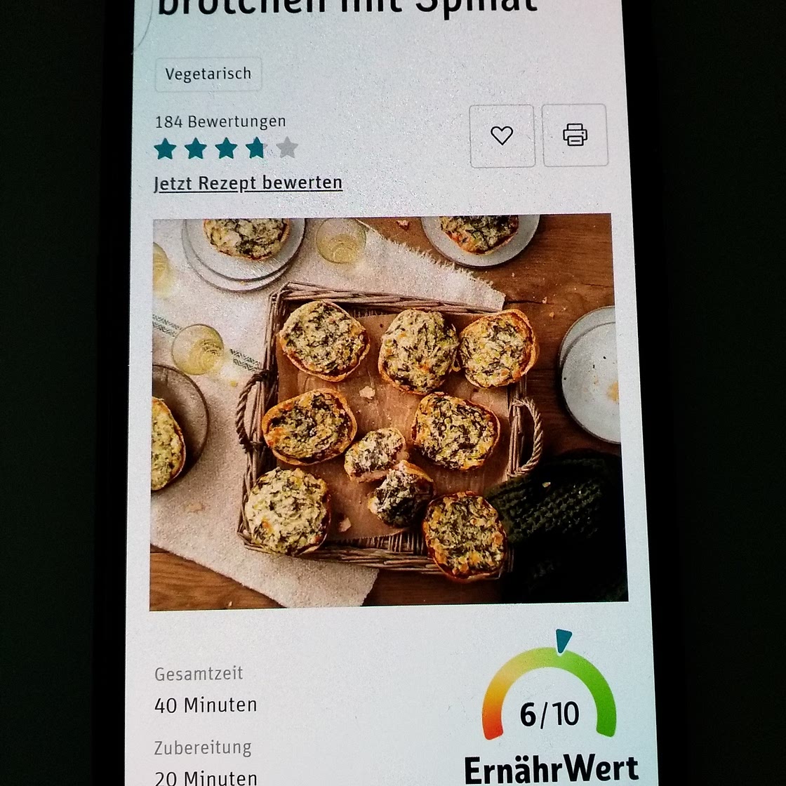 Vegetarische Pizzabrötchen mit Spinat