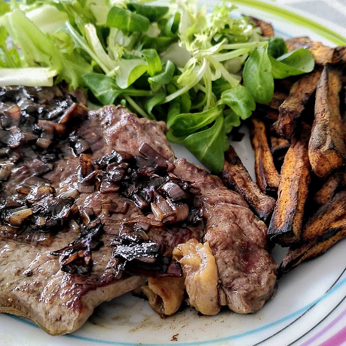 Frites de patates douce et pavé de boeuf