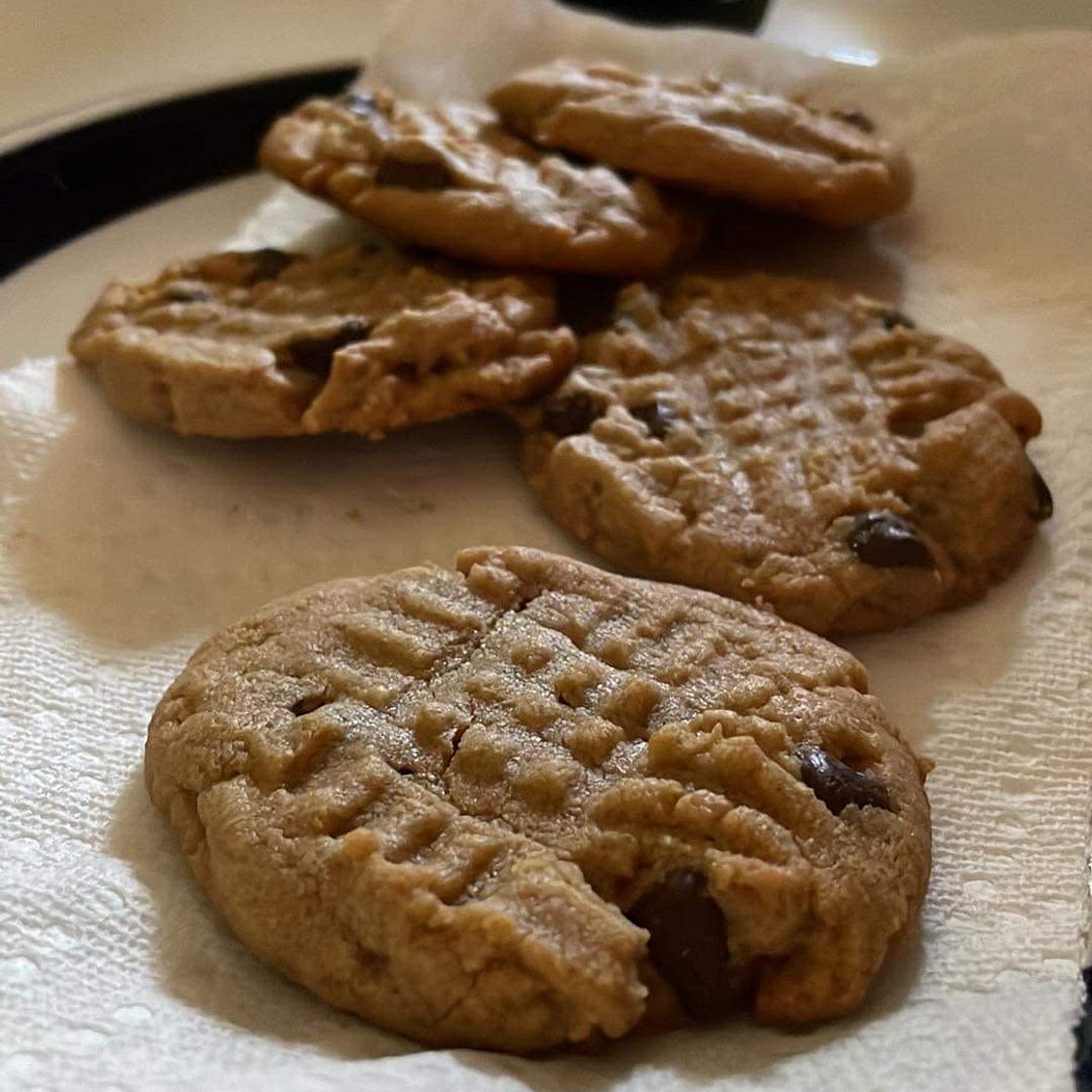 Stupid-Easy Peanut Butter Cookies - Sommebiches