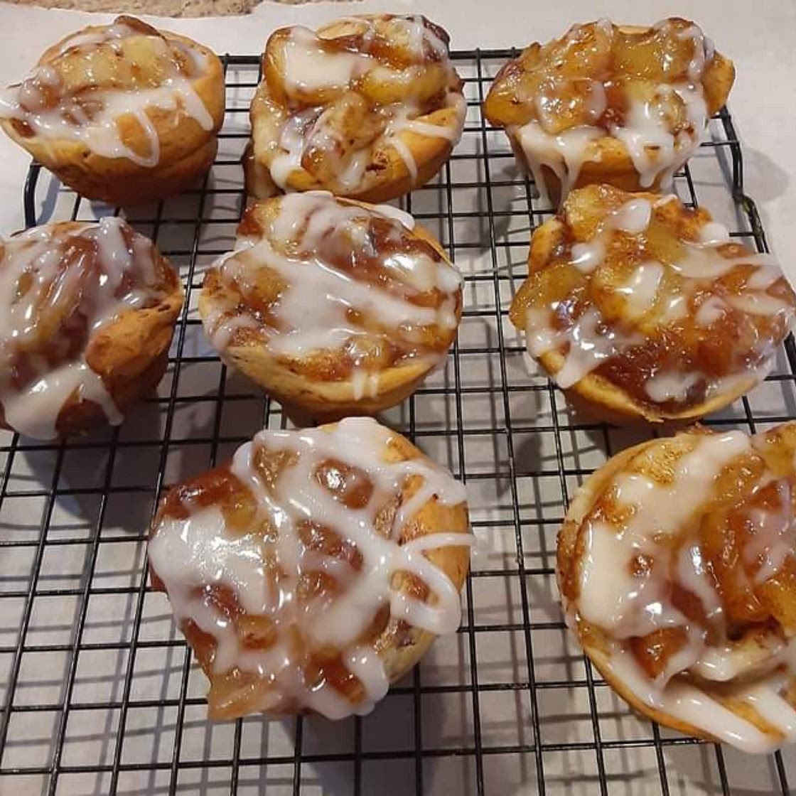 Cinnamon Roll Apple Pie Bites