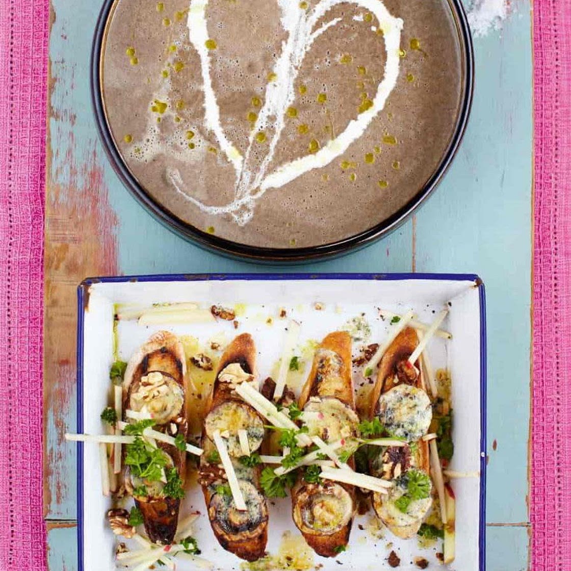 MUSHROOM SOUP STILTON, APPLE & WALNUT CROÛTES
