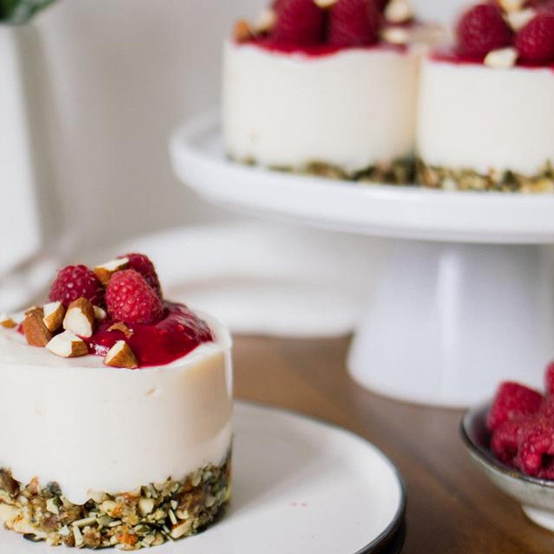 Vegan No-Bake Raspberry Yogurt Cakes