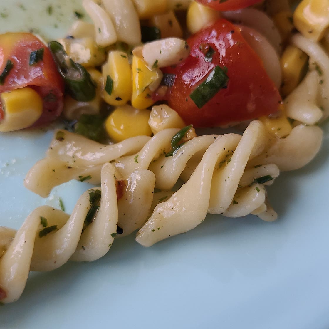 Nudelsalat mit Gemüseresten
