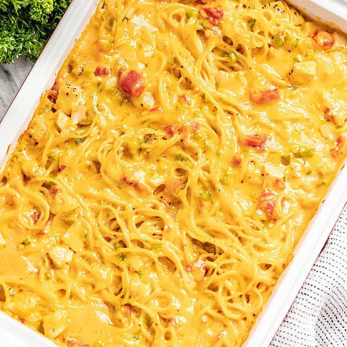 Oven Baked Cheesy Chicken Spaghetti - TASTYDONE
