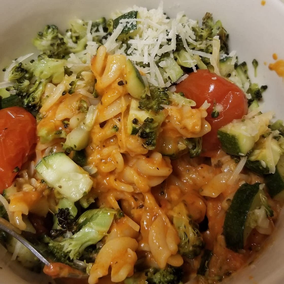 Cheesy Rotini Pasta with Roasted Vegetables