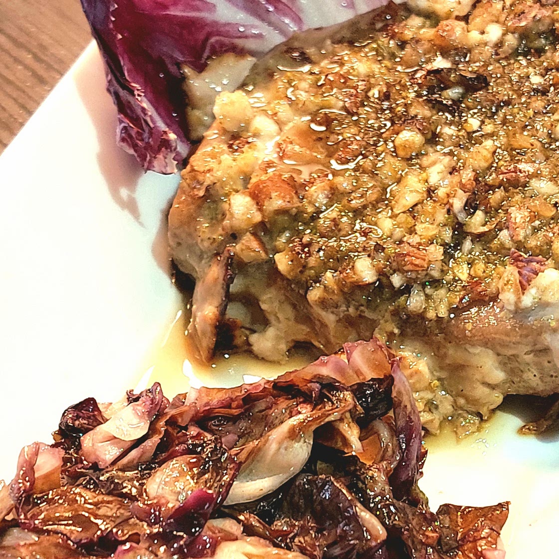 Hazelnuts and pistachio breaded tuna steak with radicchio.