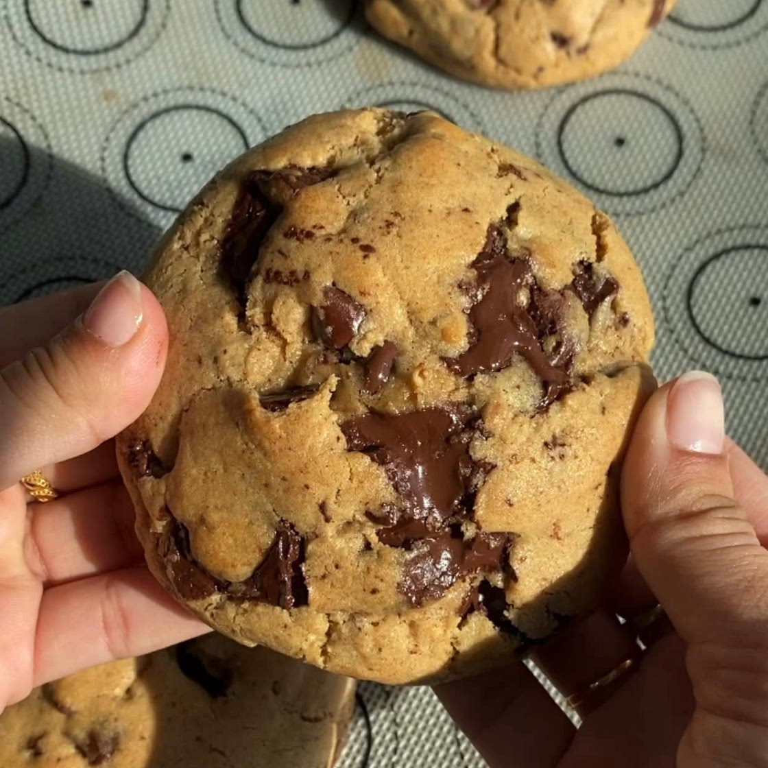 Giant Chocolate Chip Cookies