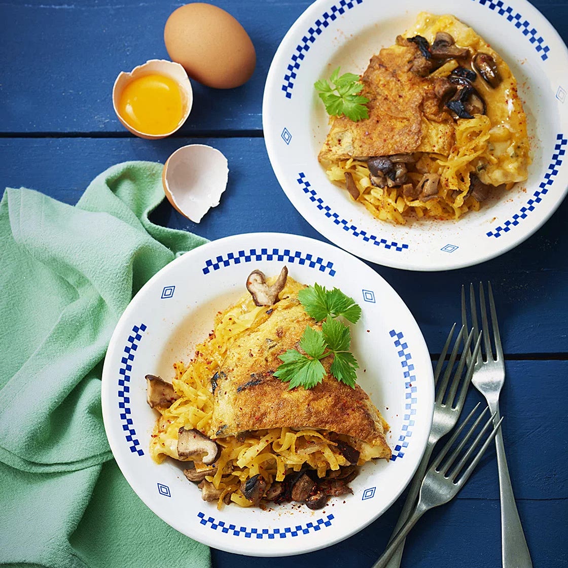 Omelette au bleu, nouilles et champignons