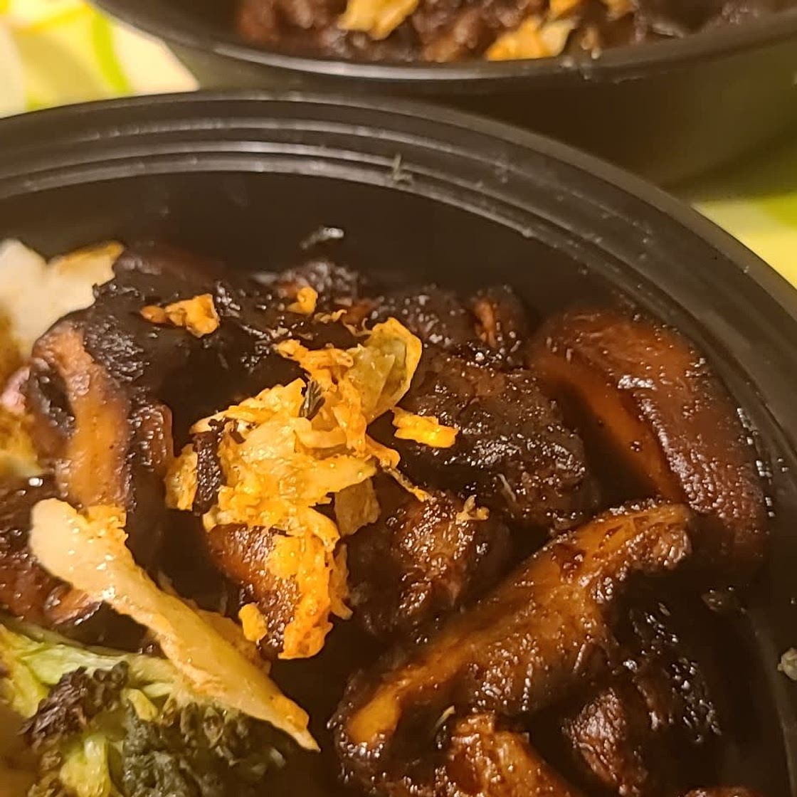Galic butter steak and mushrooms with Idaho potatoes