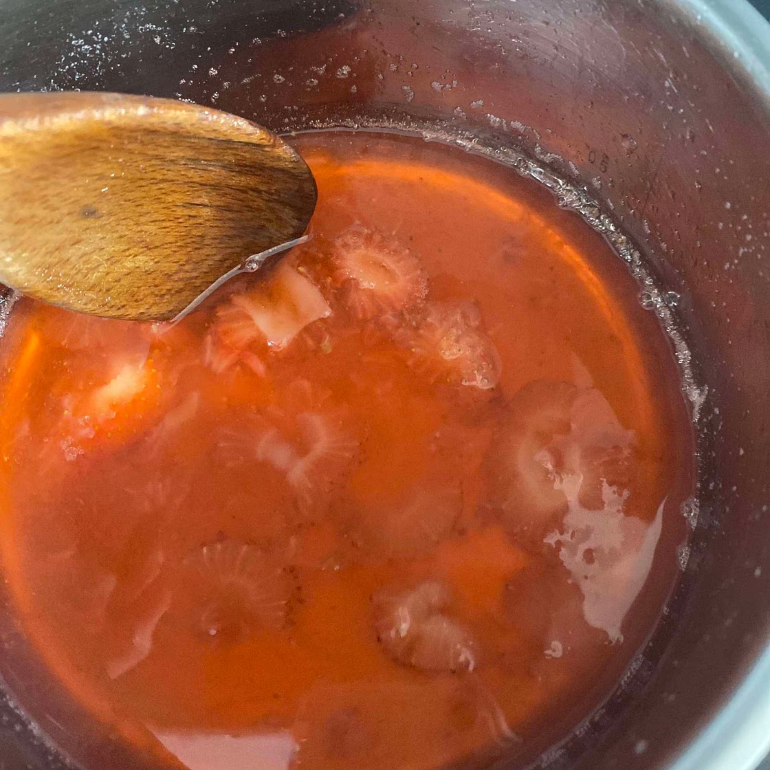 Strawberry sauce/juice