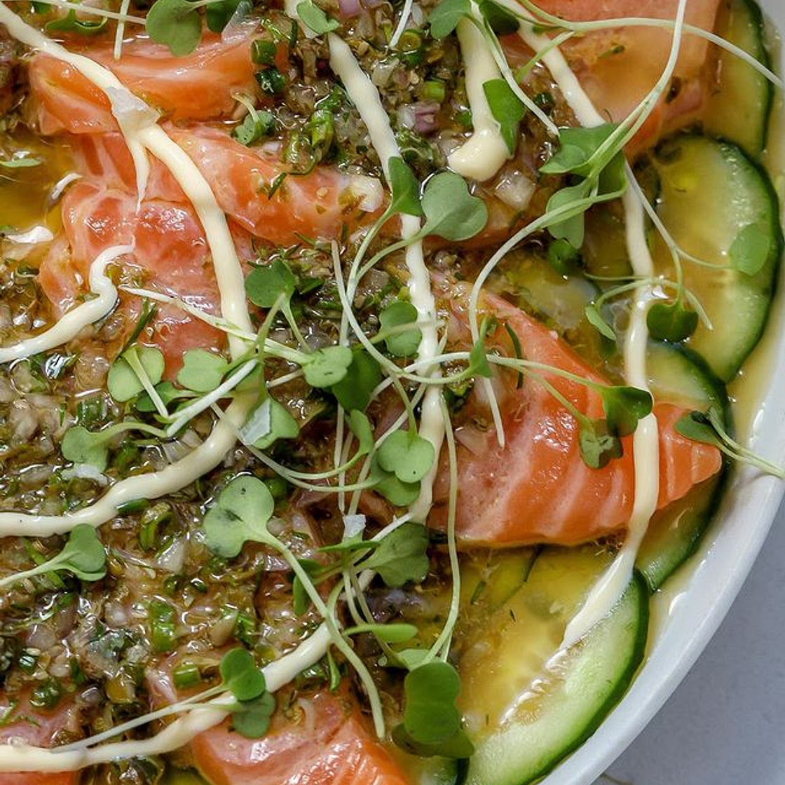 Salmon Crudo &amp; Shallot Caper Sauce ❤️👌🏻a variation of this is my go to appetizer when hosting or when I’m in the mood for something fresh/light. Any recipe requests? Ingredients: •12 oz sushi grade salmon. •2 small shallots or 1 large. •3 tbsp capers