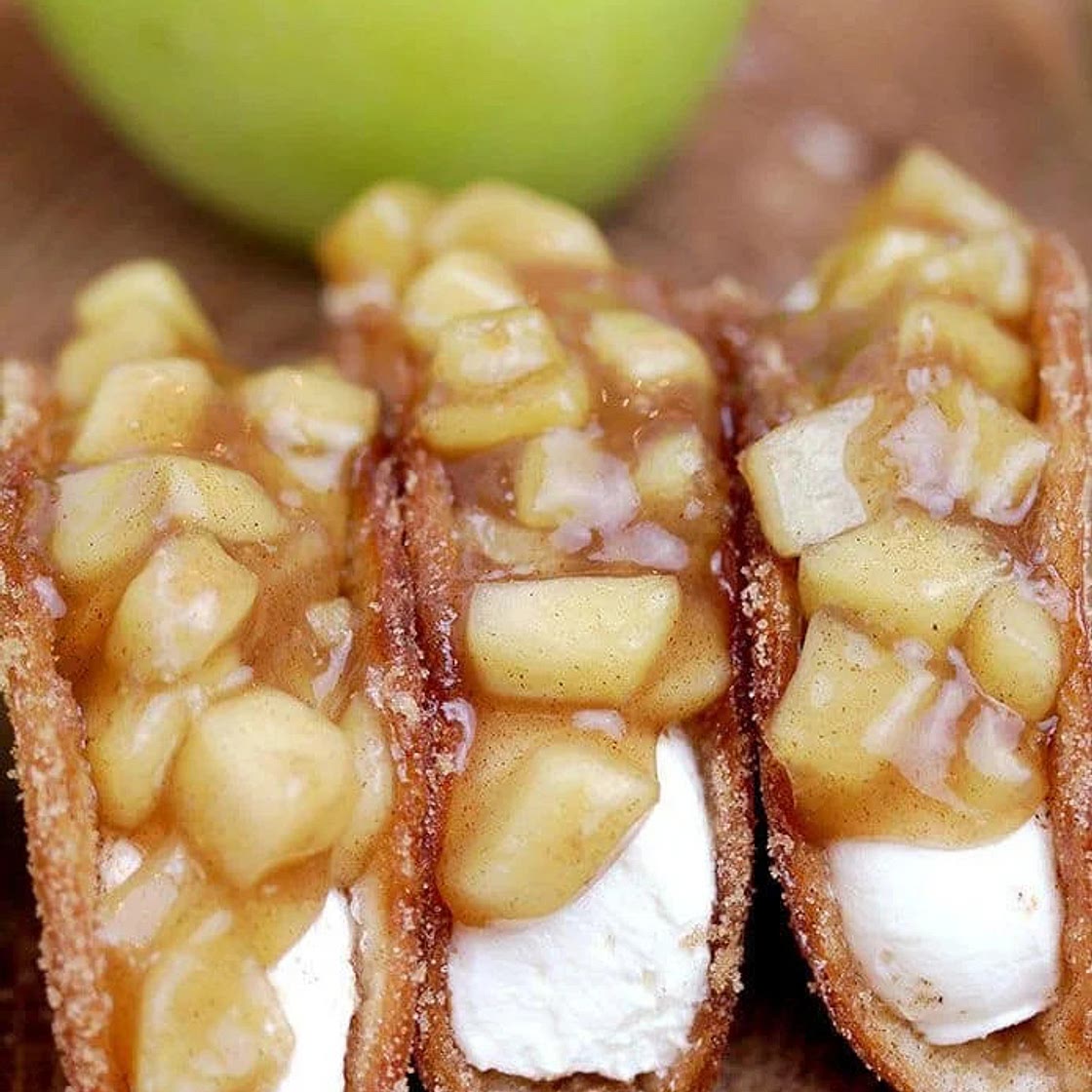 Apple Cheesecake Tacos