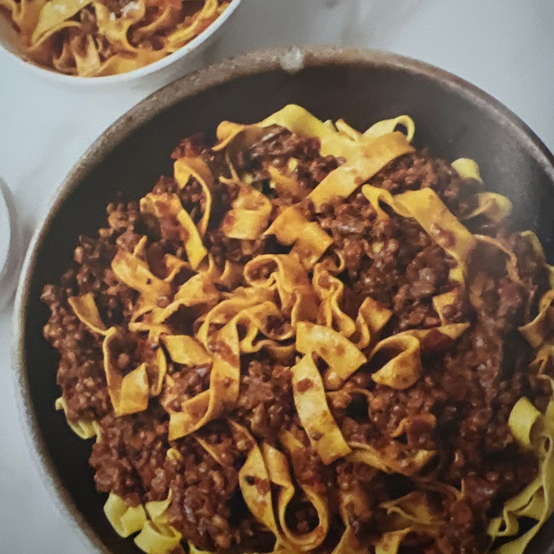 Ragù ultime cuit sur une plaque