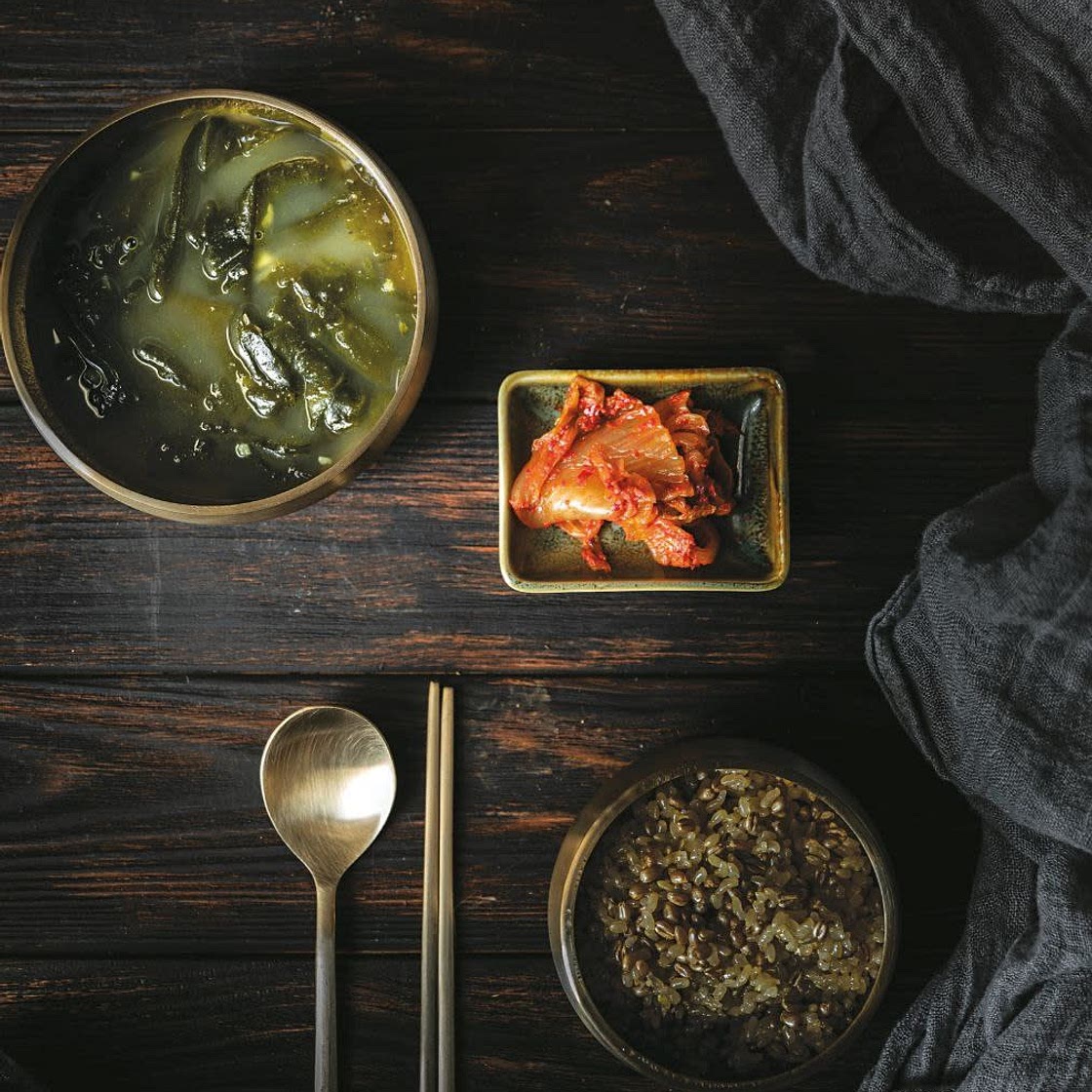 MIYEOK GUK  (미역국 • Seaweed Soup)