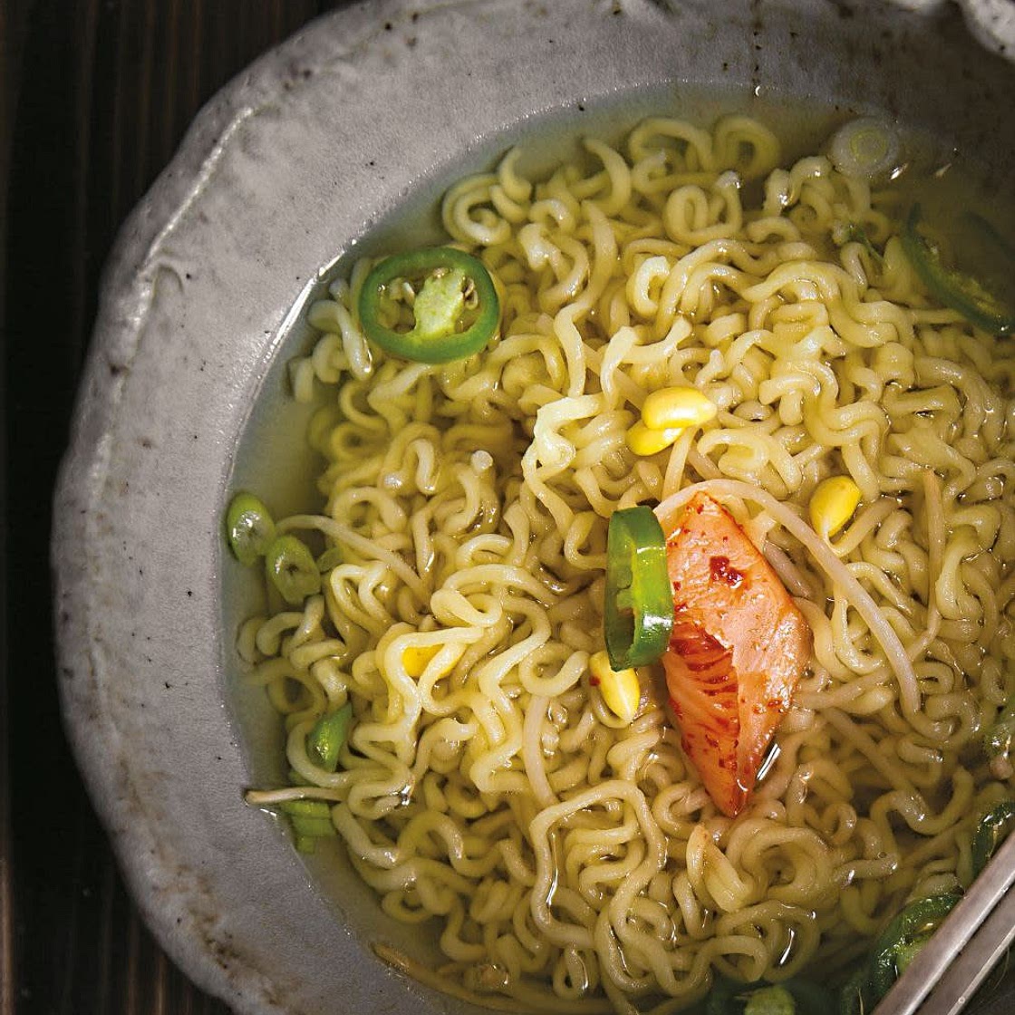 KONG NAMUL  (콩나물 라면• Bean Sprout) CONSOMMÉ RAMEN