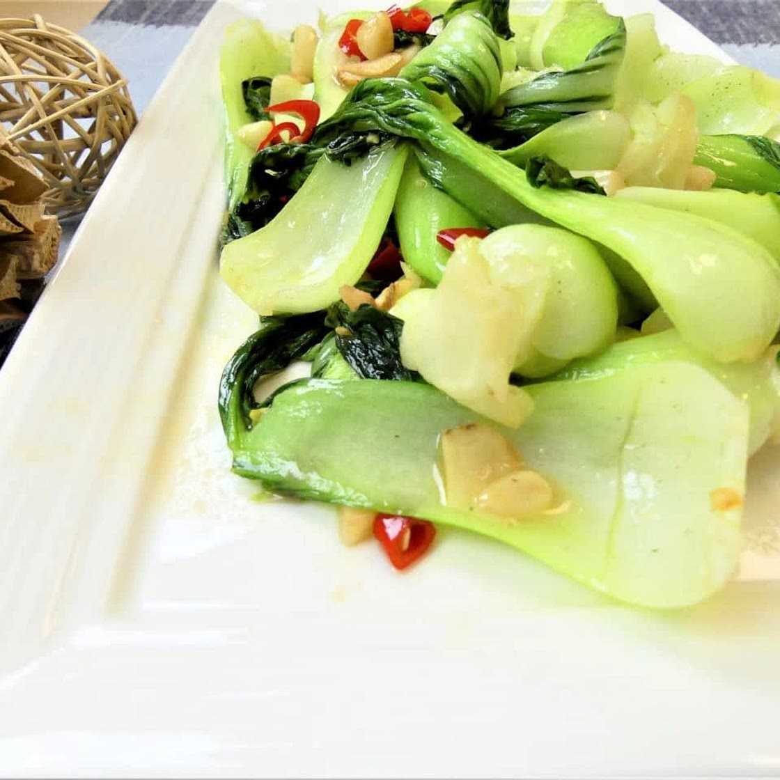 Pan Fried Bok Choy with Garlic Sauce | 炒小白菜