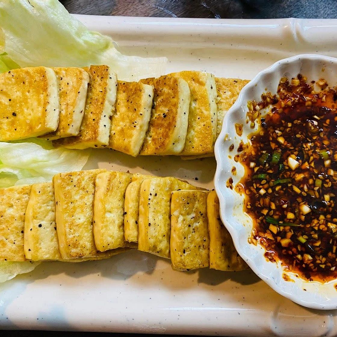 Golden Tofu With Chili Sauce | 煎豆腐