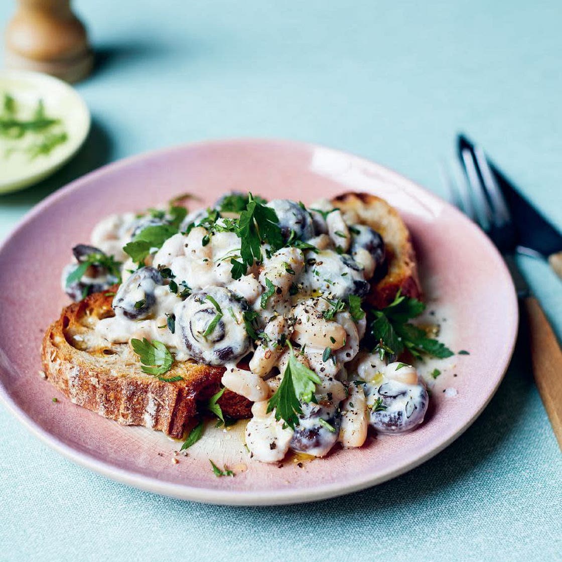 Creamy roasted mushrooms with thyme & white beans