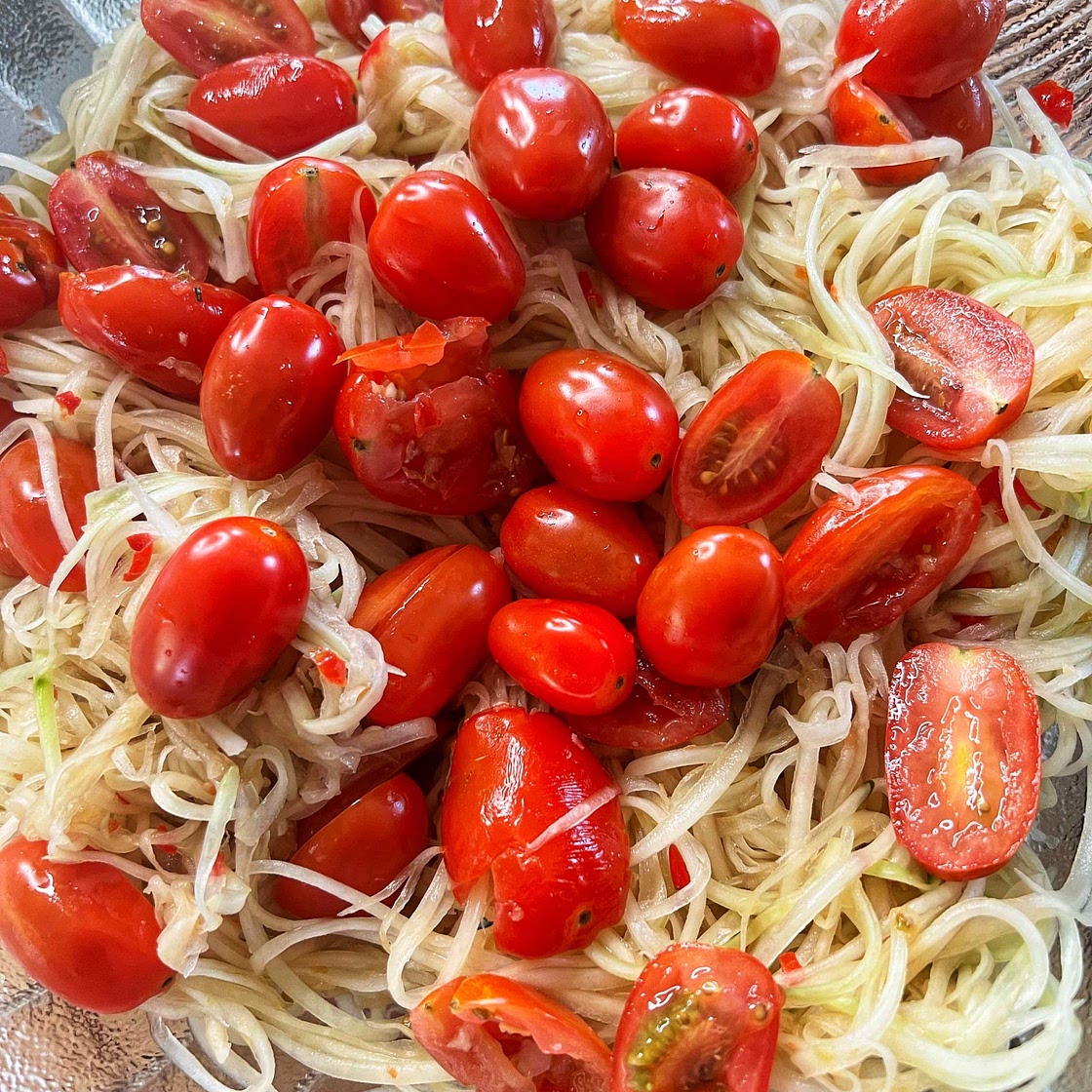Papaya Salad — Angiela Eats 