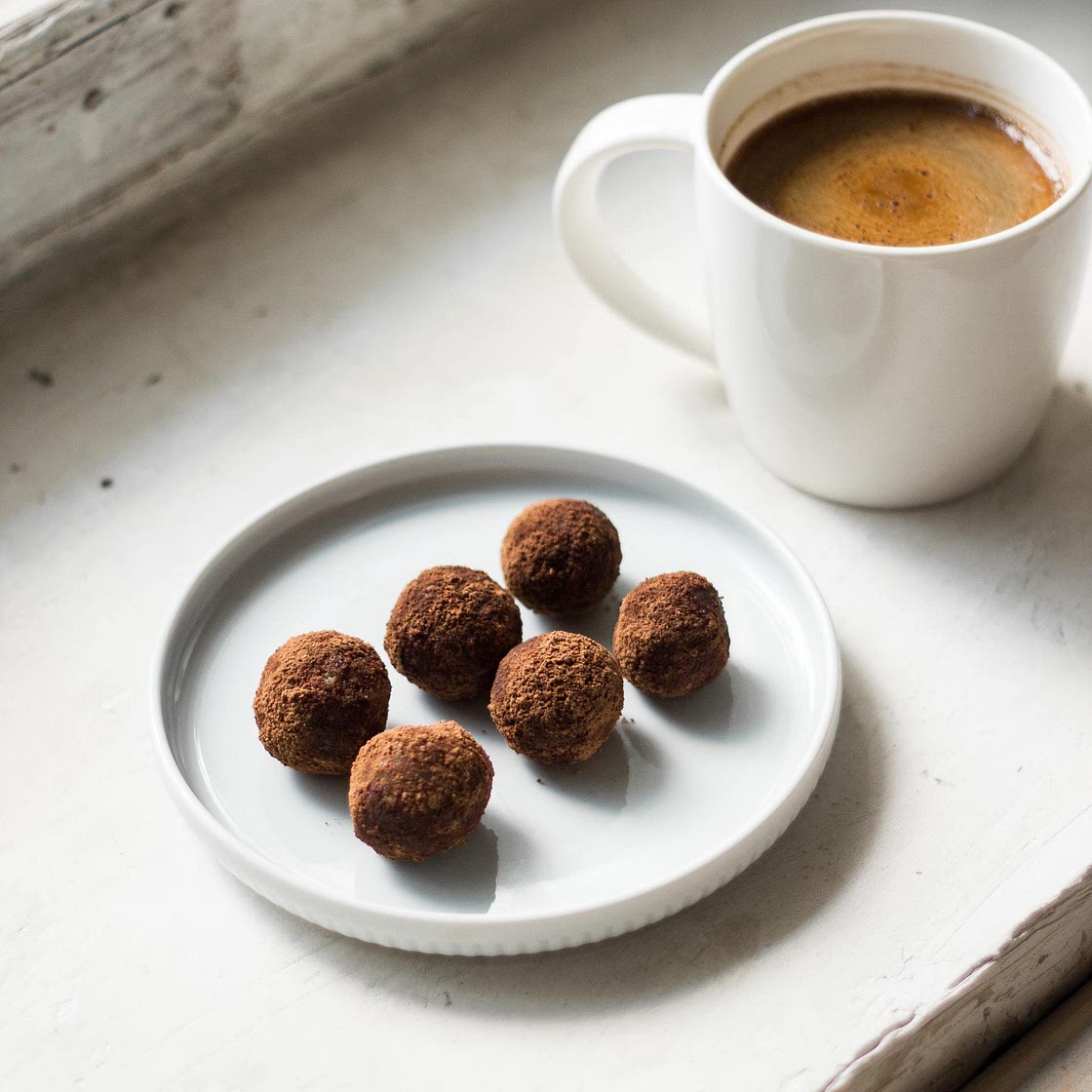 Chocolate Coconut Energy Balls