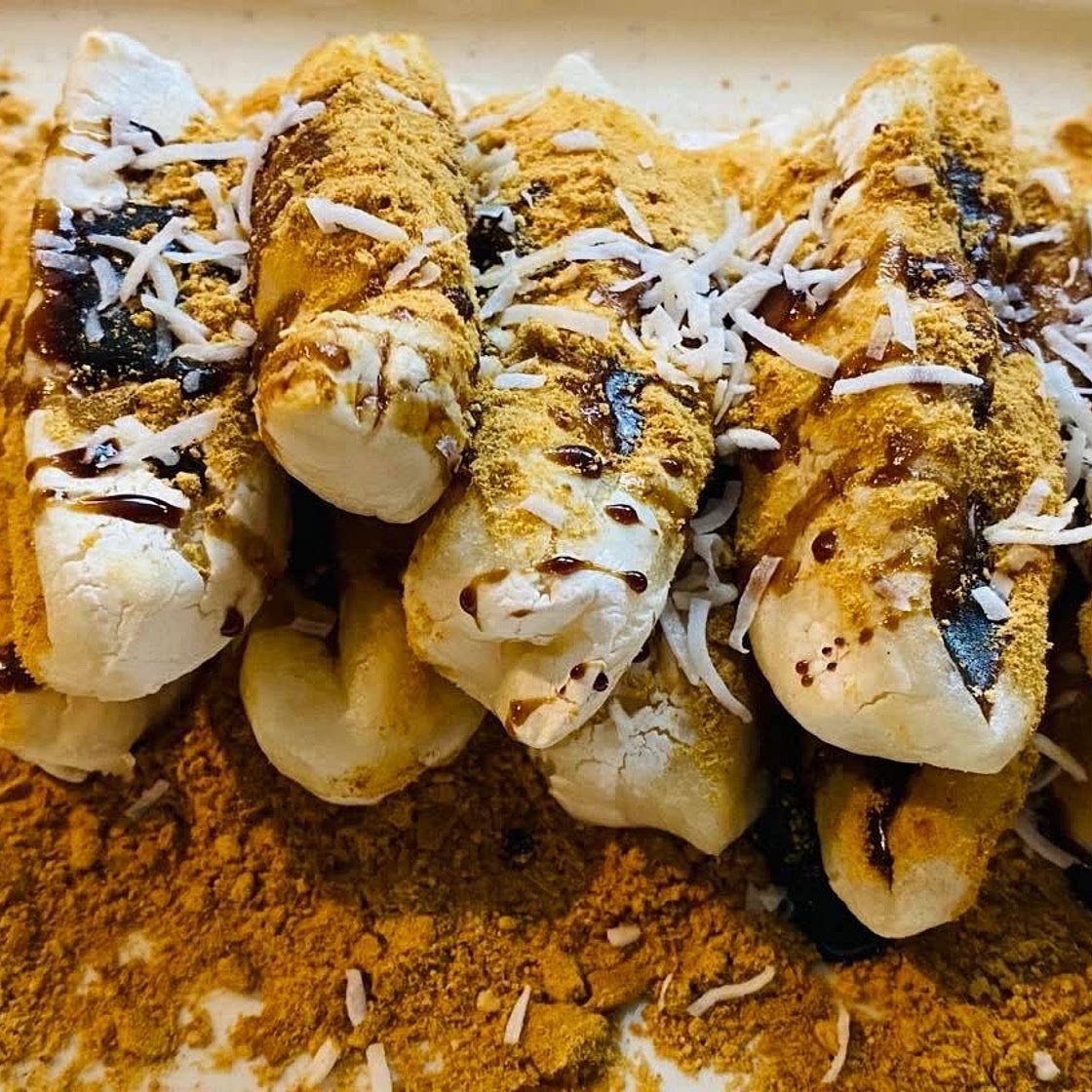 Sticky Rice Sticks with Brown Sugar Dipping Sauce | 红糖糍粑