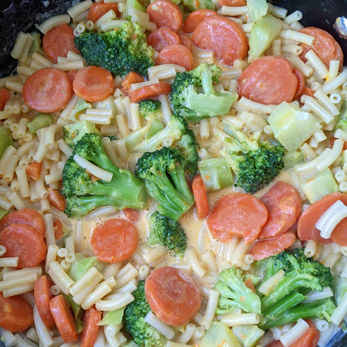 Camping Mac & Cheese with Broccoli and Carrots (6 ingredients, 1 pan, pretty easy to make in under 20 minutes)