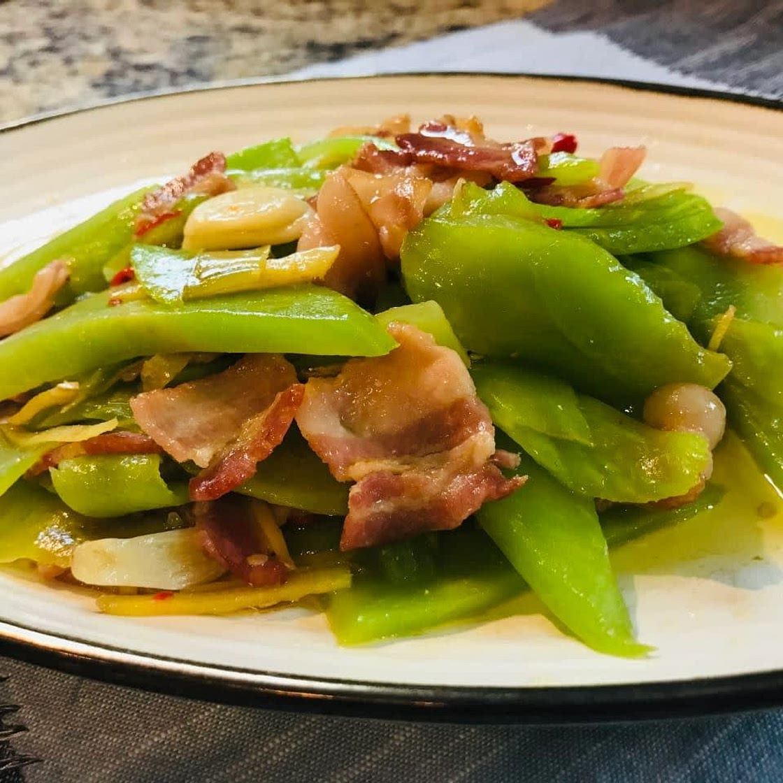 Stir Fried Bacon with Lettuce Stem  | 培根炒莴笋