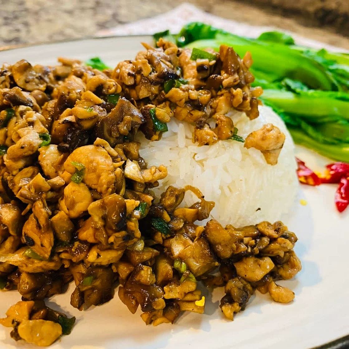 Diced Chicken With Shitake Mushroom Toppings