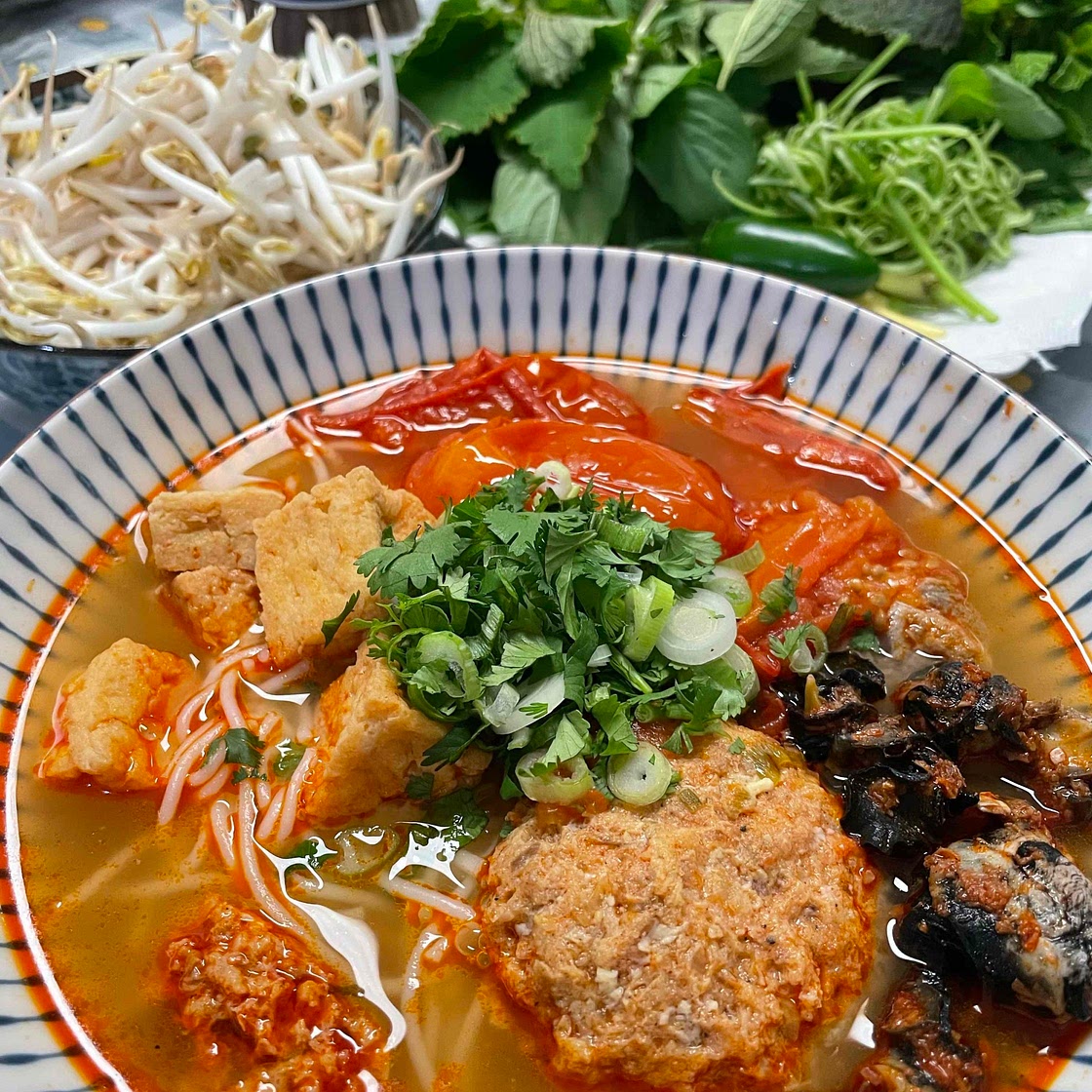 Bún Riêu - Vietnamese Crab Noodle Soup