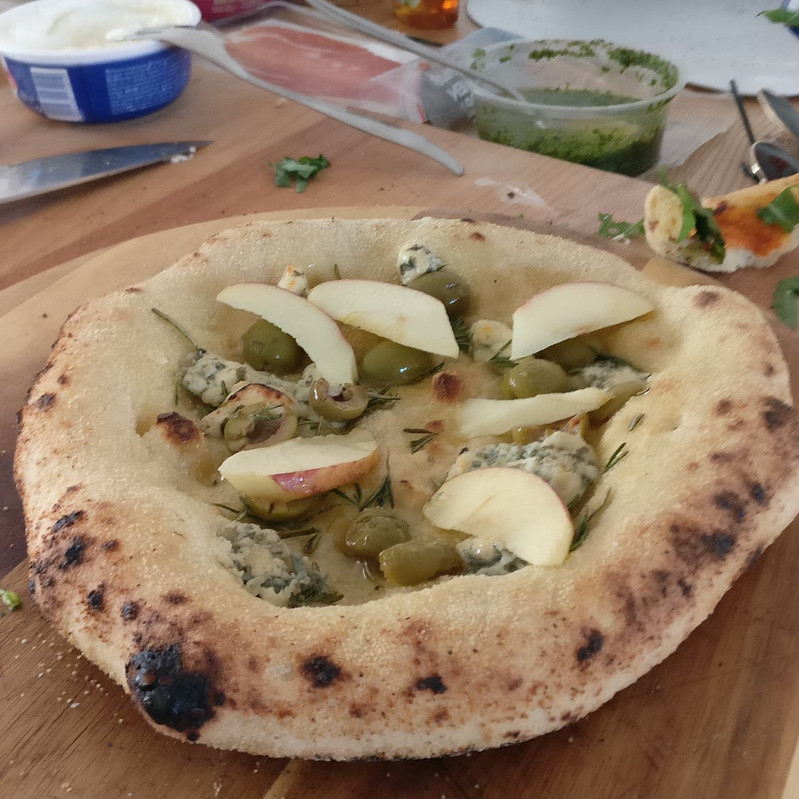 Pizza bianco gorgonzola dolce