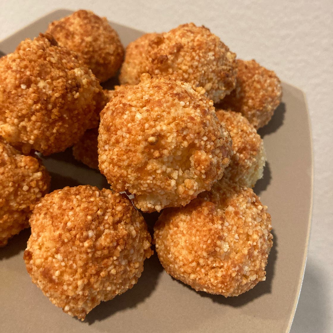 Pao de Queijo (Brazilian Cheese Bread)