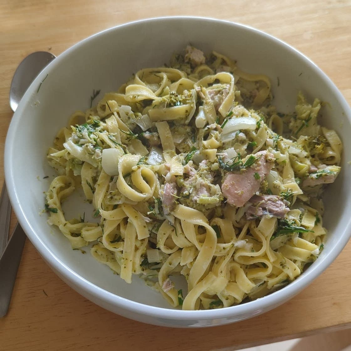 15 Minute Salmon Pasta with Broccoli