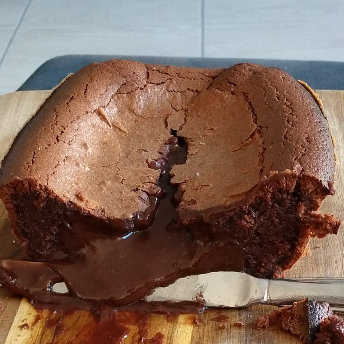 Molten chocolate cake