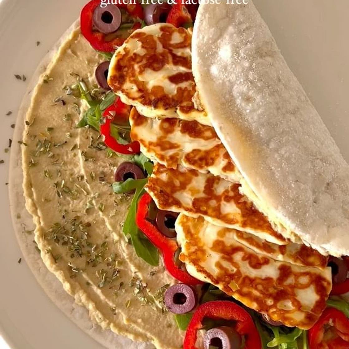 Healthy &amp; Easy Lunch Ideas PART2: Halloumi-Hummus Wrap🤩 It’s gluten-free &amp; lactose-free! Such a simple and delicious lunch idea!😋 • - gluten-free tortilla - hummus (I made it by myself without garlic) - arugula - bell pepper - olives - lactose-fr