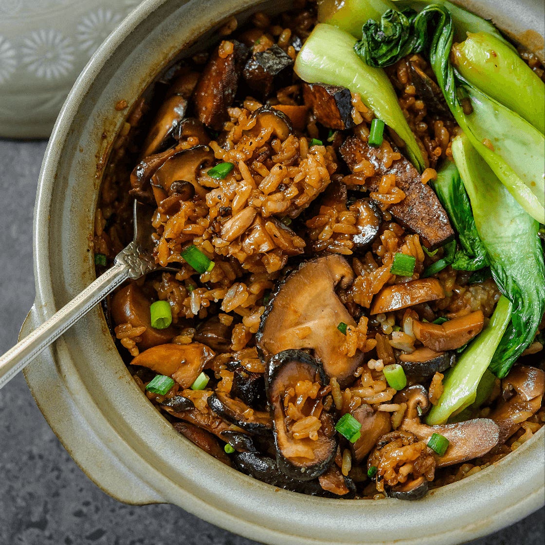 Hong Kong-Style Clay Pot Rice with Mushroom and Tofu