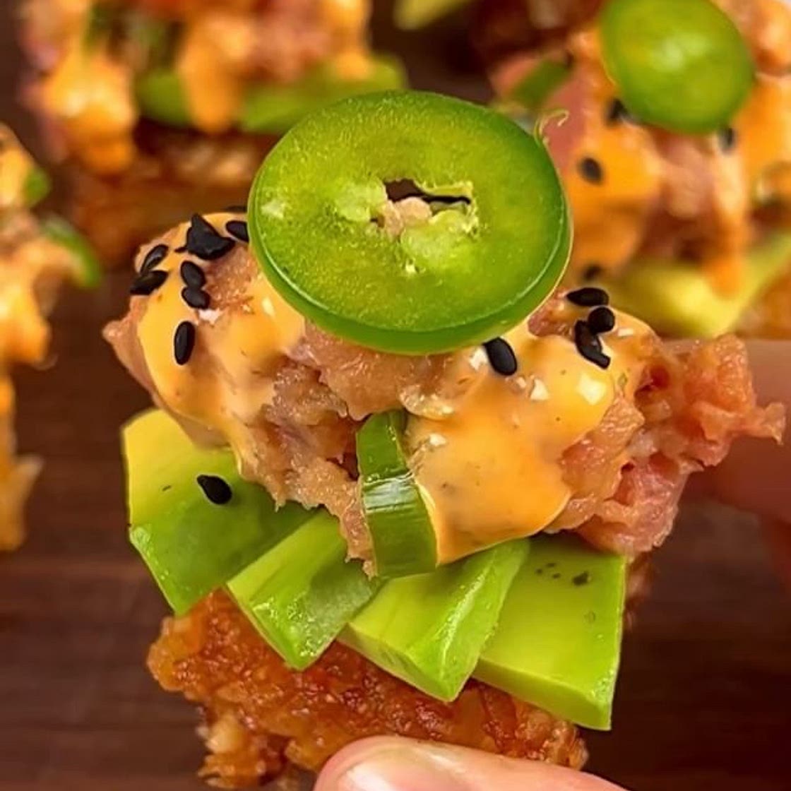 I will never get sick of spicy tuna crispy rice 🥰✨ Ingredients: -1 1/2 cups sushi rice, rinsed -2 tablespoons rice wine vinegar -1 tablespoon sugar -1 teaspoon sesame oil -1 teaspoon salt -1/4 cup oil for frying -1/2 pound sushi grade tuna, finely diced -