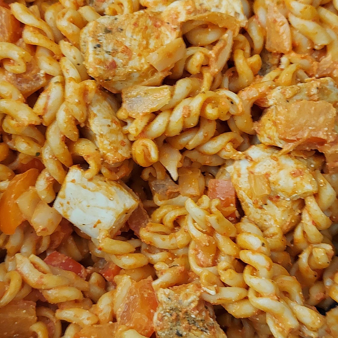 Pasta met kip en paprikaroom