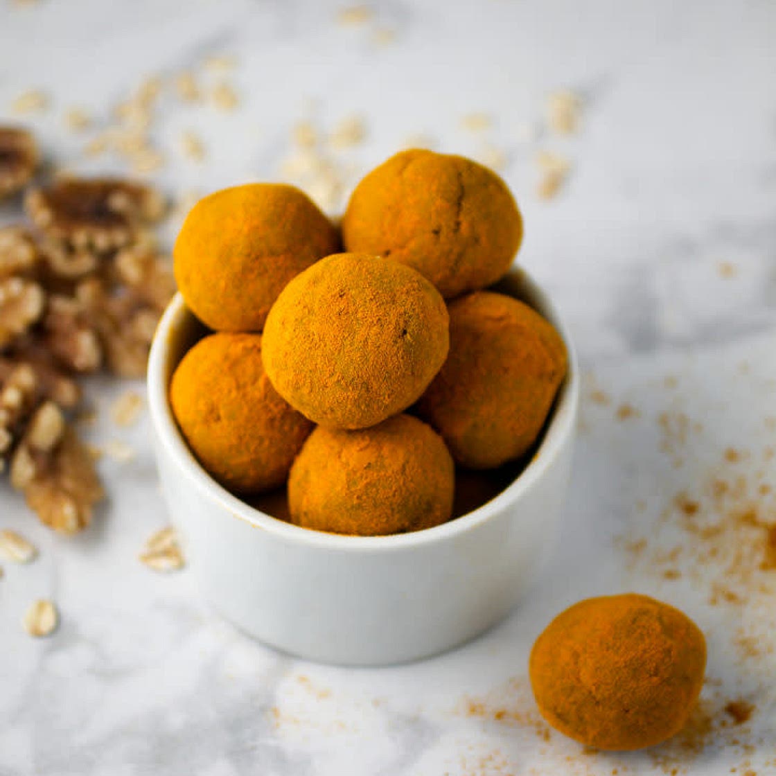 ANTI-INFLAMMATORY TURMERIC DATE BALLS