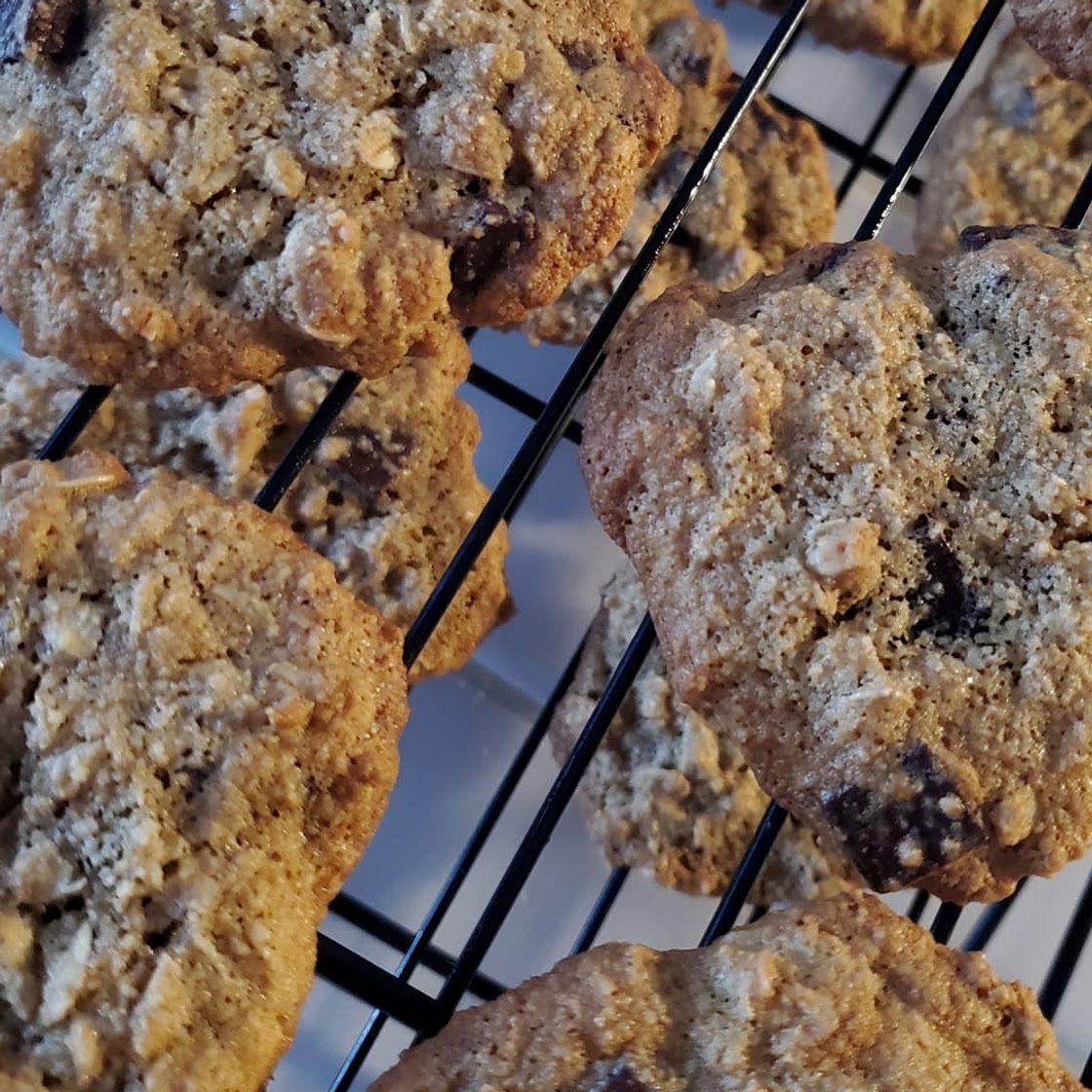 Almond Flour Oatmeal Cookies (Gluten Free)