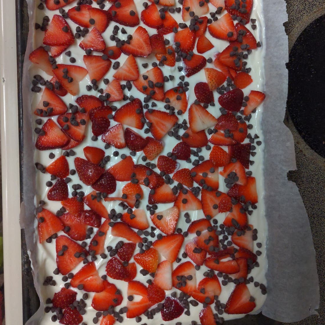 Strawberry-Chocolate Greek Yogurt Bark