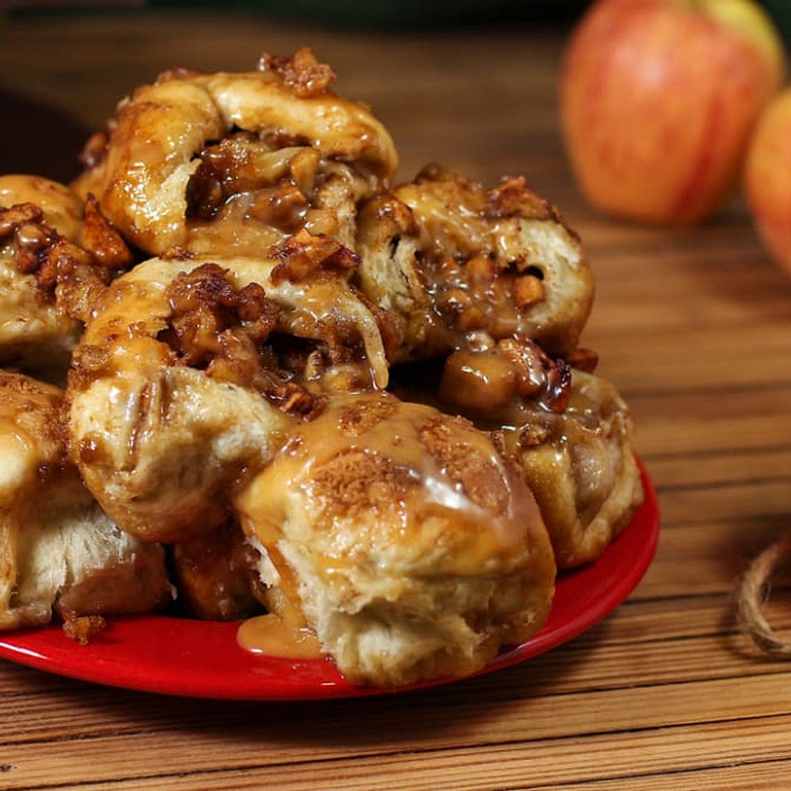 Crazy Caramel Apple Pie Bombs Are So Good, It May Become Your New Favorite Dessert