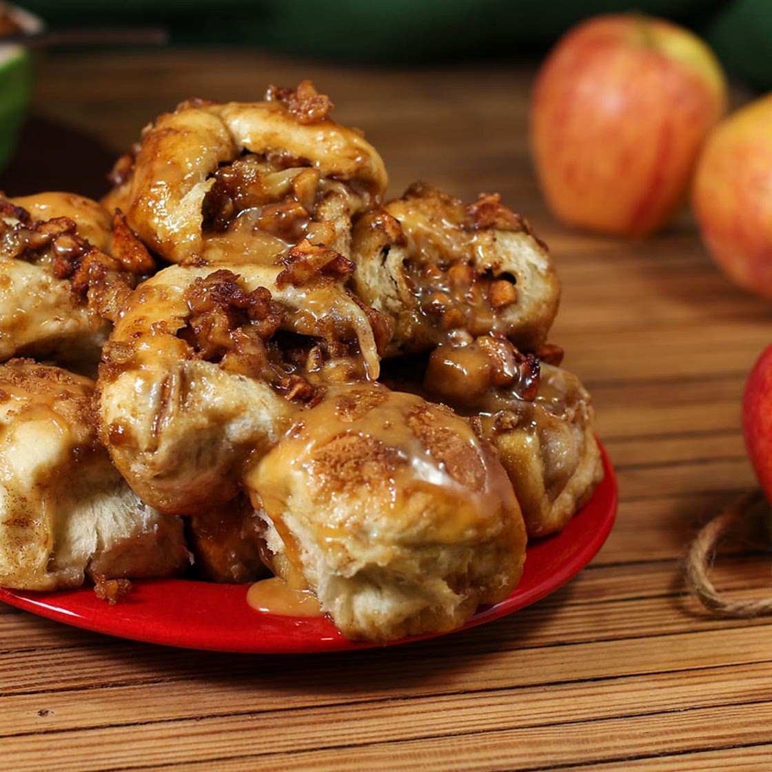 Crazy Caramel Apple Pie Bombs Are So Good, It May Become Your New Favorite Dessert
